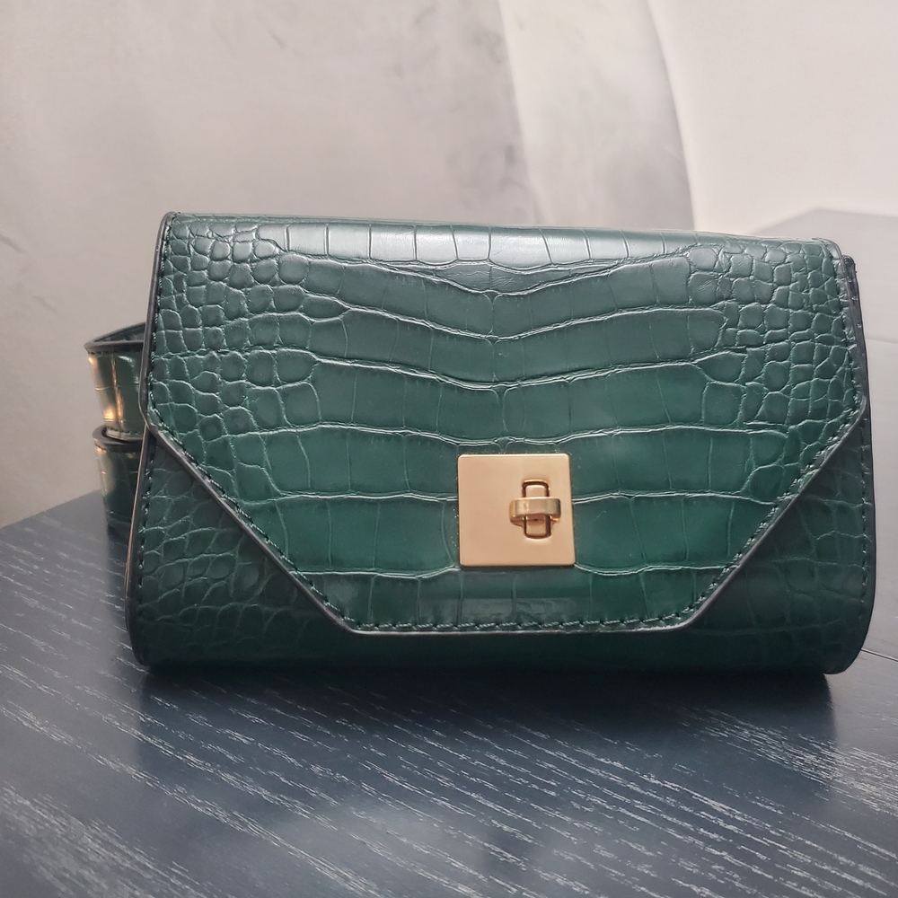 Elegant Green Crocodile-Embossed Women's Bag